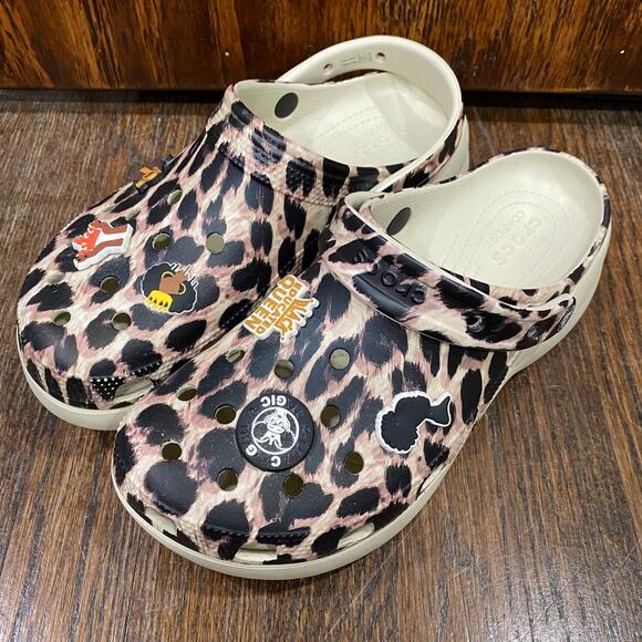 CROCS Animal Print Classic Platform Clogs Women’s Size 10 With Croc Charms - Picture 1 of 8